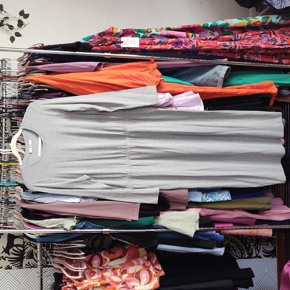 NEW HEATHER GRAY MIDI DRESS BY Find - Picture 2 of 6